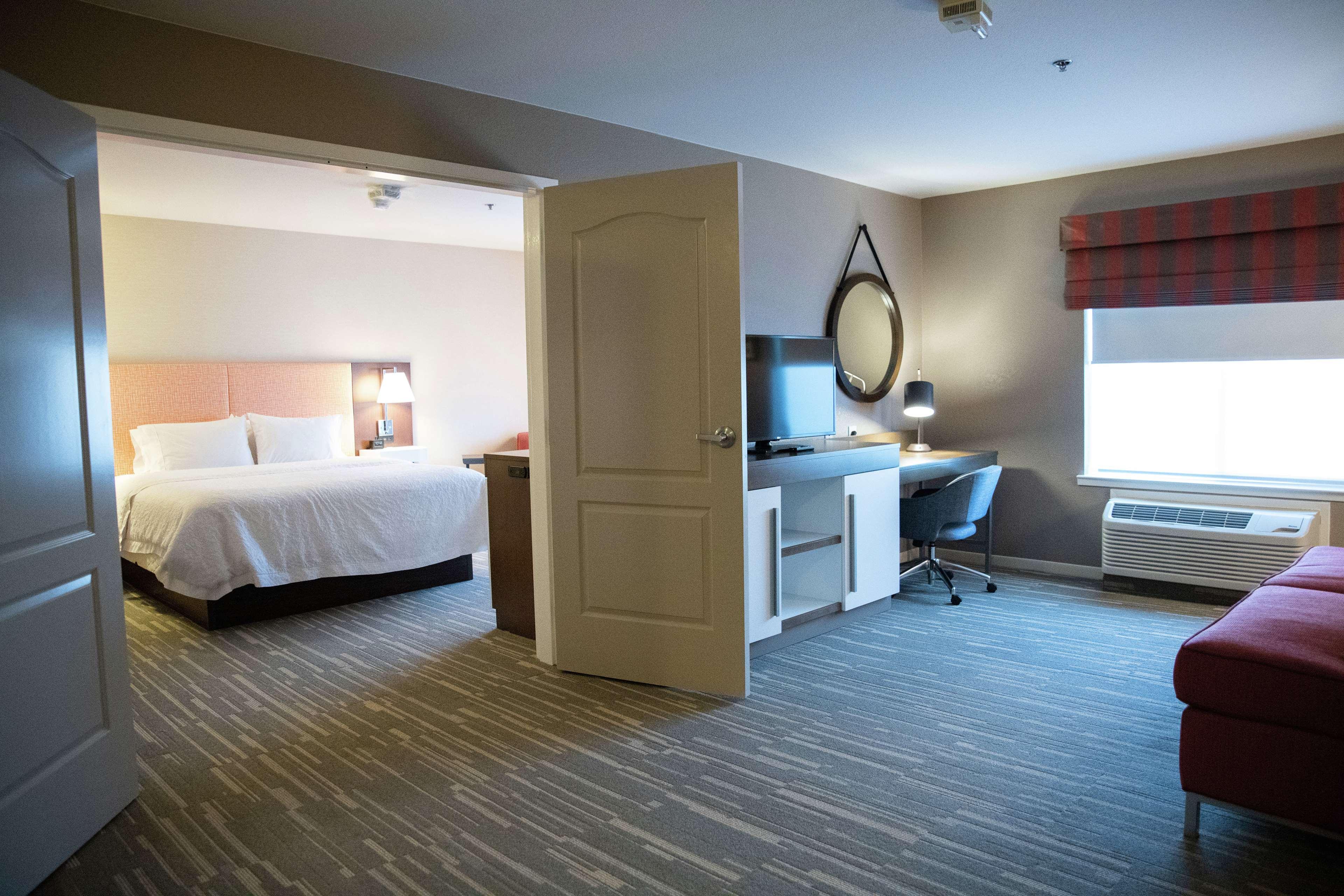EXECUTIVE, SUITE, KING BED, ACCESSIBLE