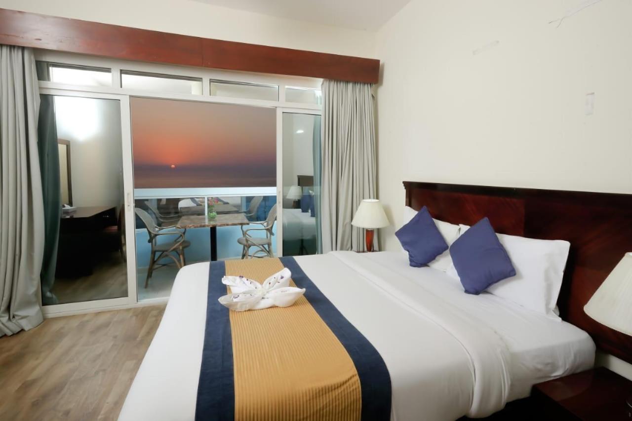 غرفة ديلوكس بسرير كينج بإطلالة على البحر بشرفة، Mermaid Beach Hotel 4/10
