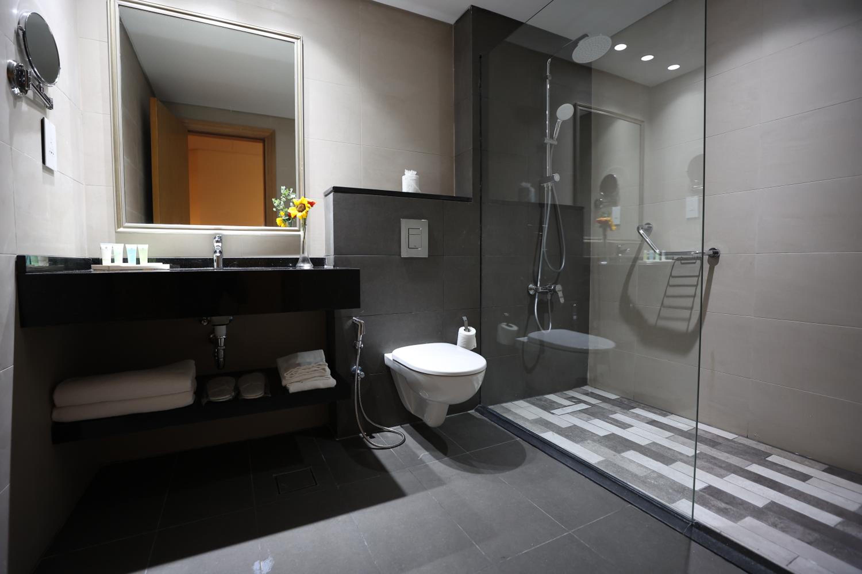 غرفة سوبيريور بسرير مزدوج، GENEVA HOTEL 9/10