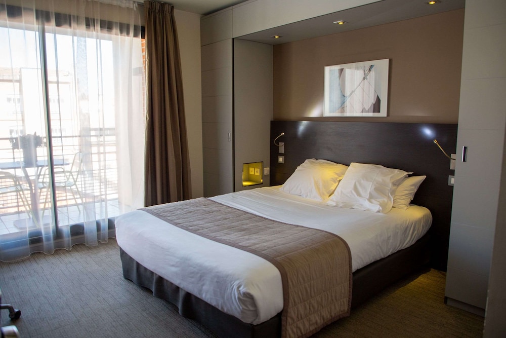 APPART HOTEL CLEMENT ADER 10/68