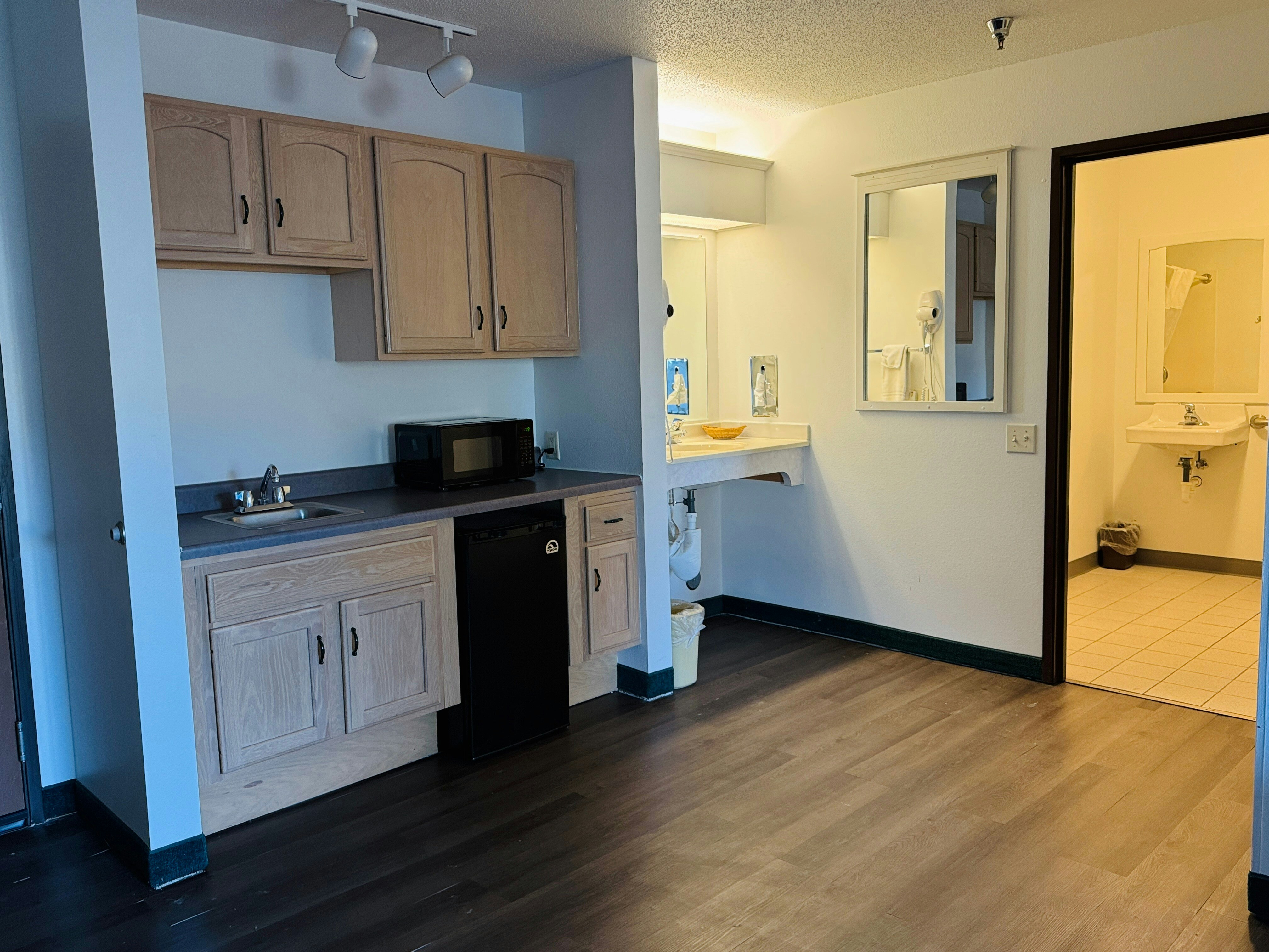 Bilmar Inn & Suites Dell Rapids Near Sioux Falls 18/50