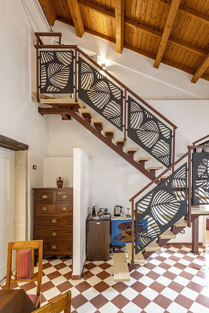 Lakkios Residence B B 8/73
