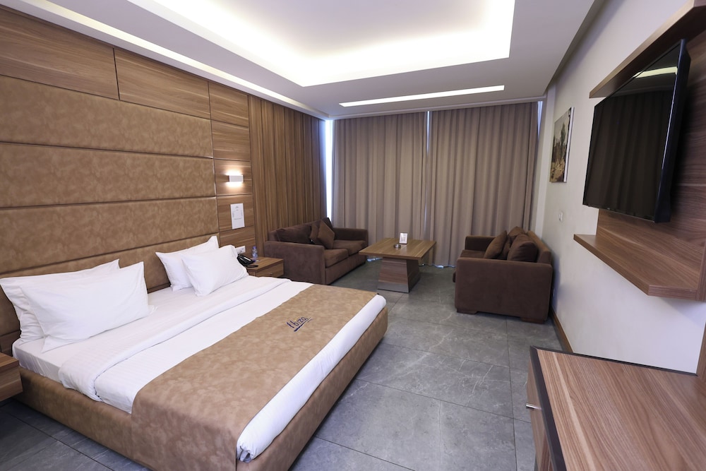 Ibiza hotel 7/50