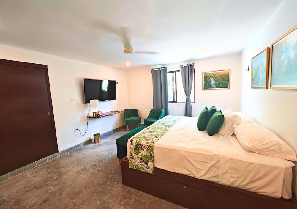 DESIGN, MULTIPLE BEDS, PRIVATE BATHROOM