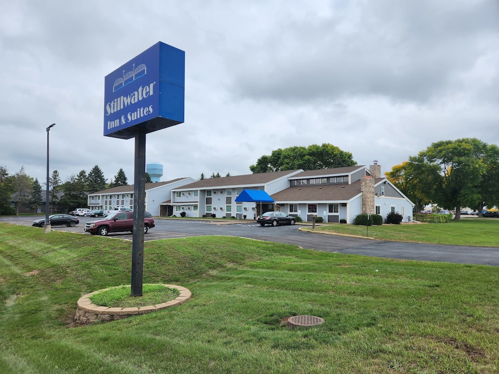 Stillwater Inn Suites 48/50
