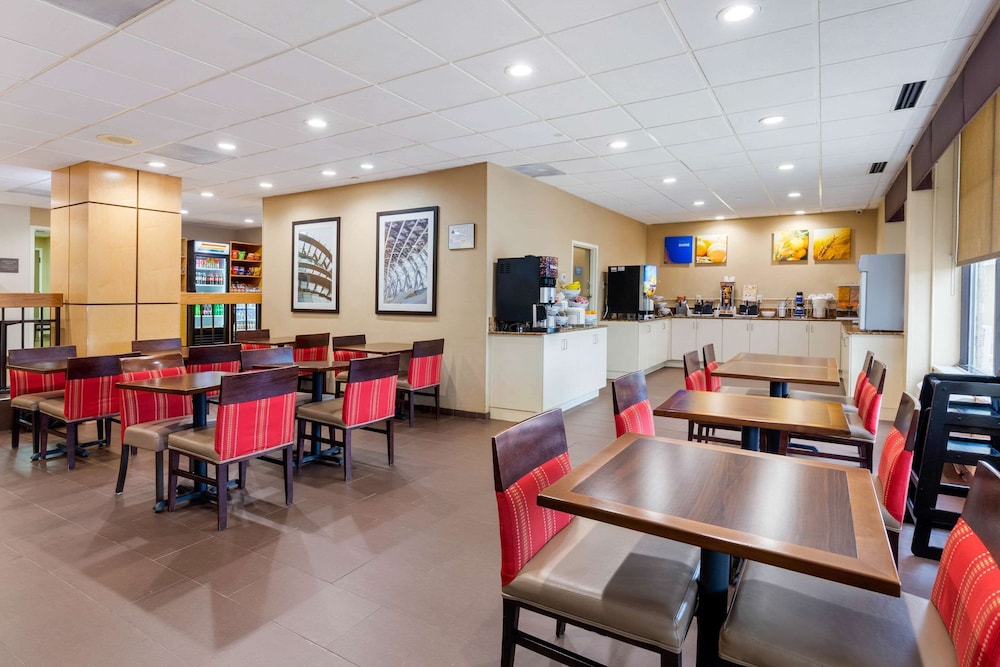 Comfort Inn and Suites Durham Near Duke University 33/44