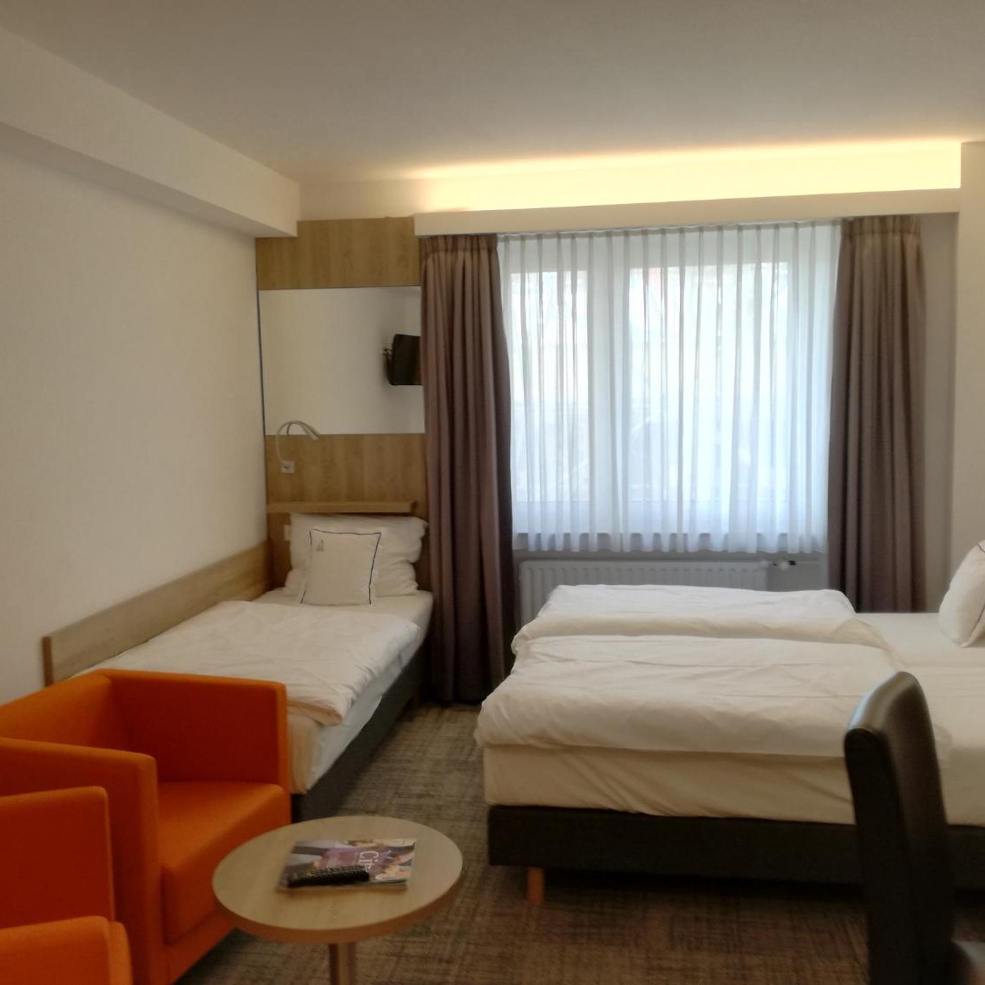 EMPIRE HOTEL 21/55