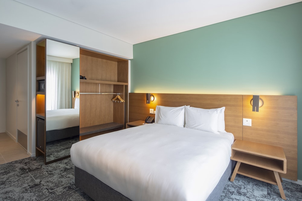 STANDARD, QUEEN BED, ACCESSIBLE