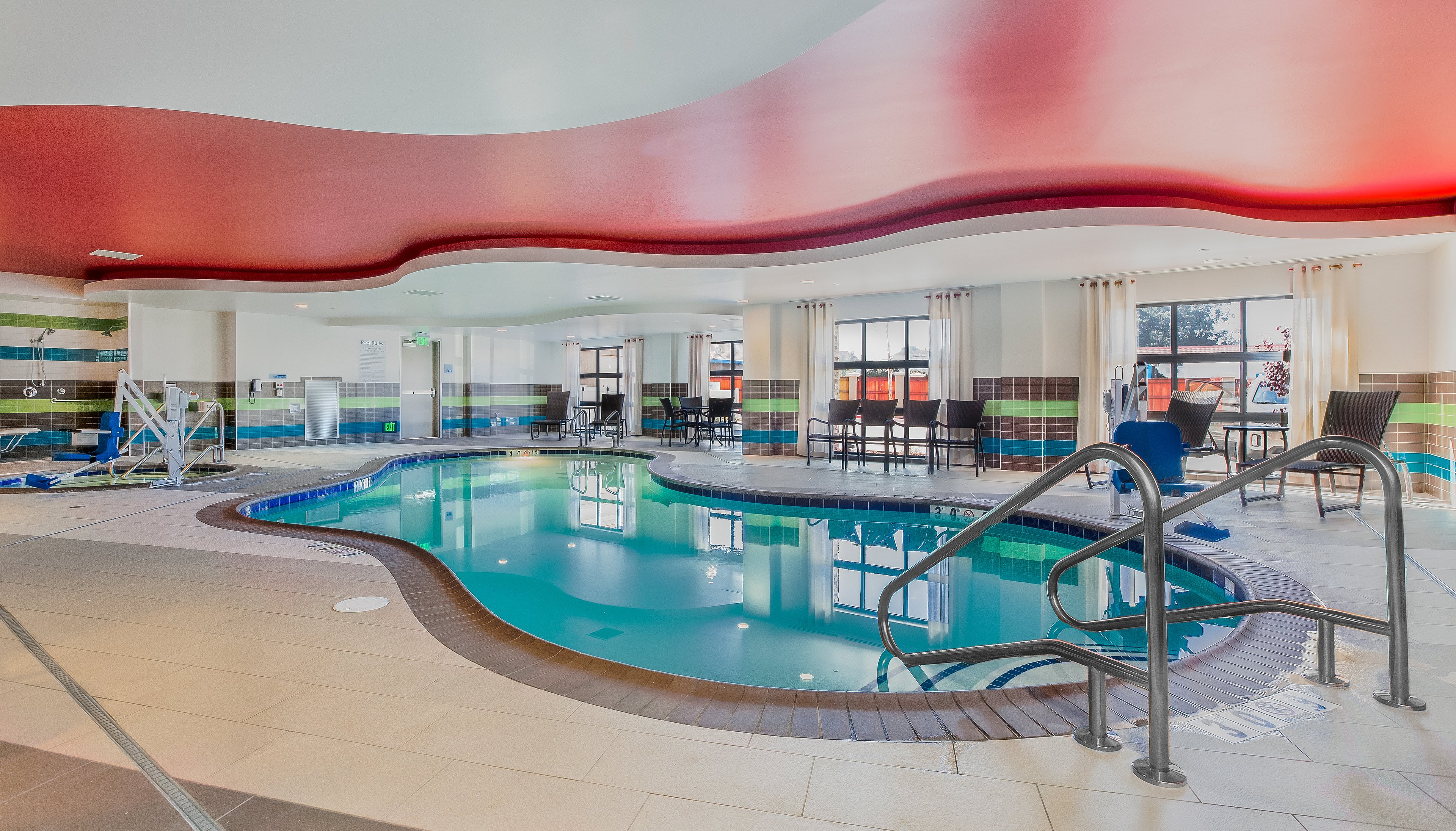 Holiday Inn Express Suites Eureka 31/56