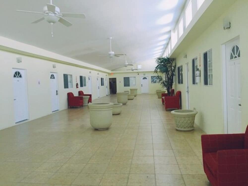 Europa Inn & Suites 34/40