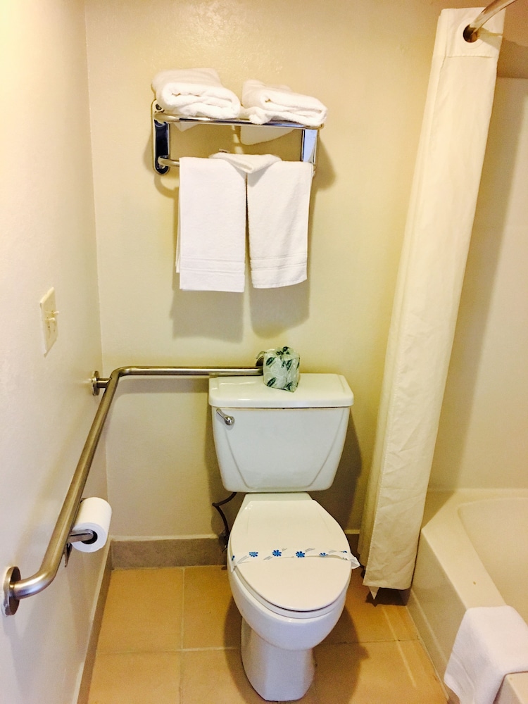 Travelodge by Wyndham Reno Downtown 19/37