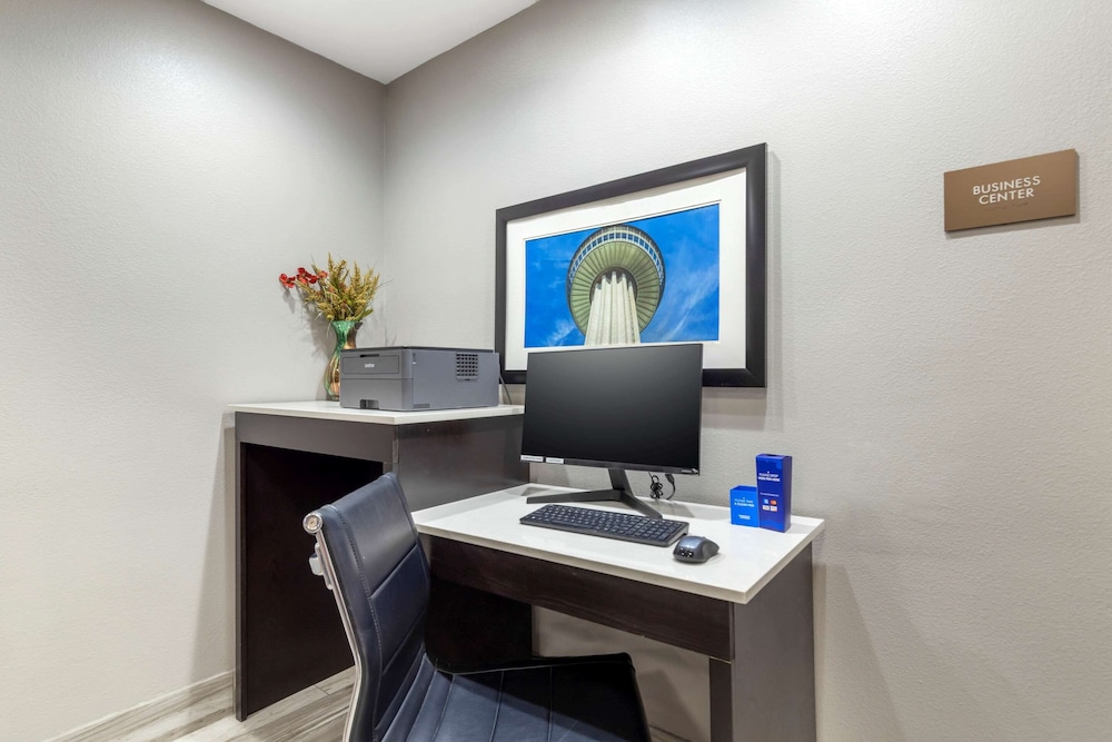Comfort Inn And Suites Near Medical Center 49/56