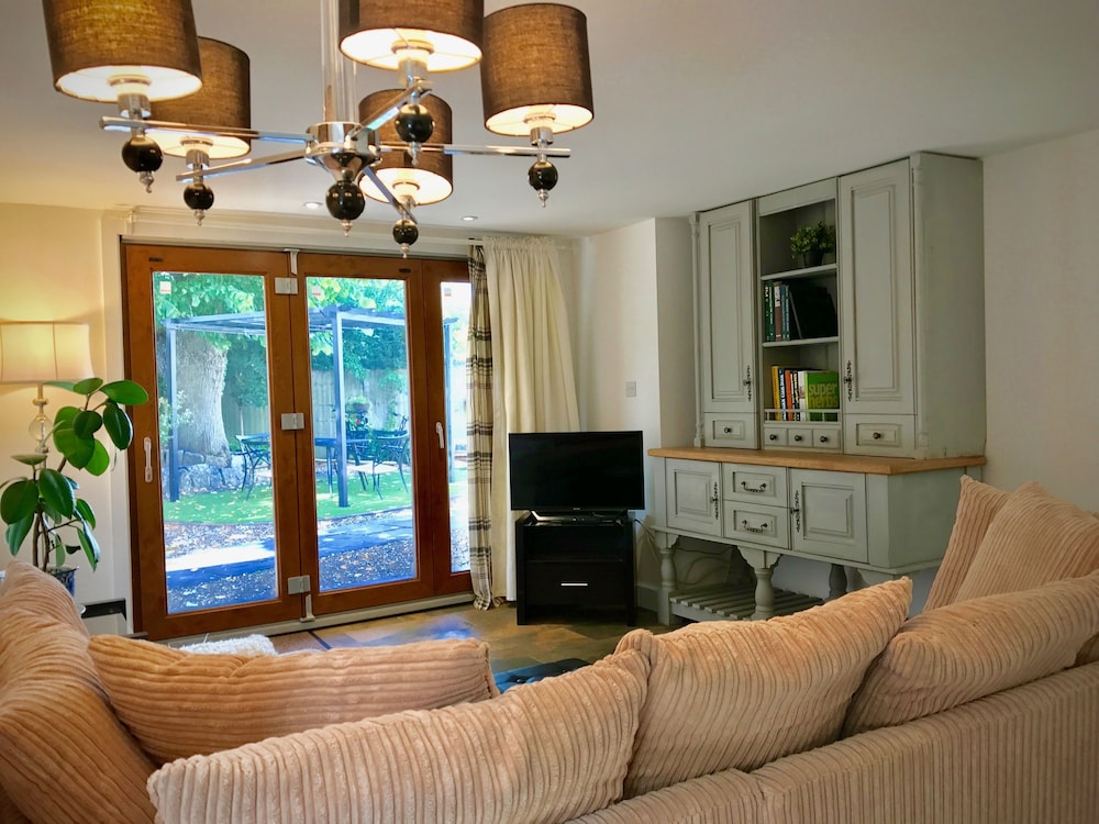 Thatched Cottage 44/67