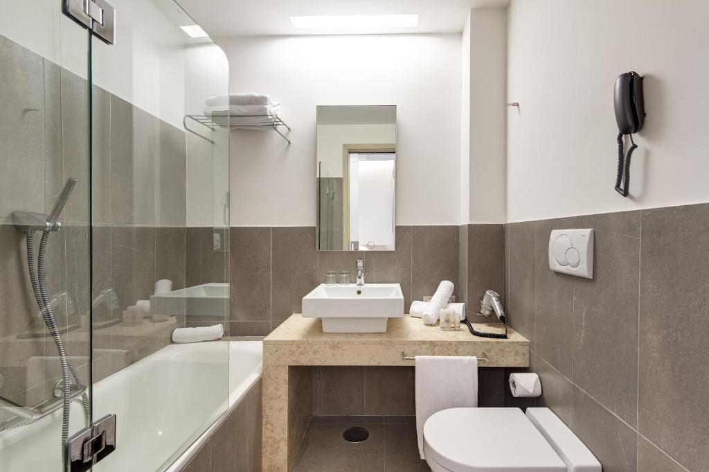 Room, Double or Twin Bed, Balcony, Aran Blu 3/3