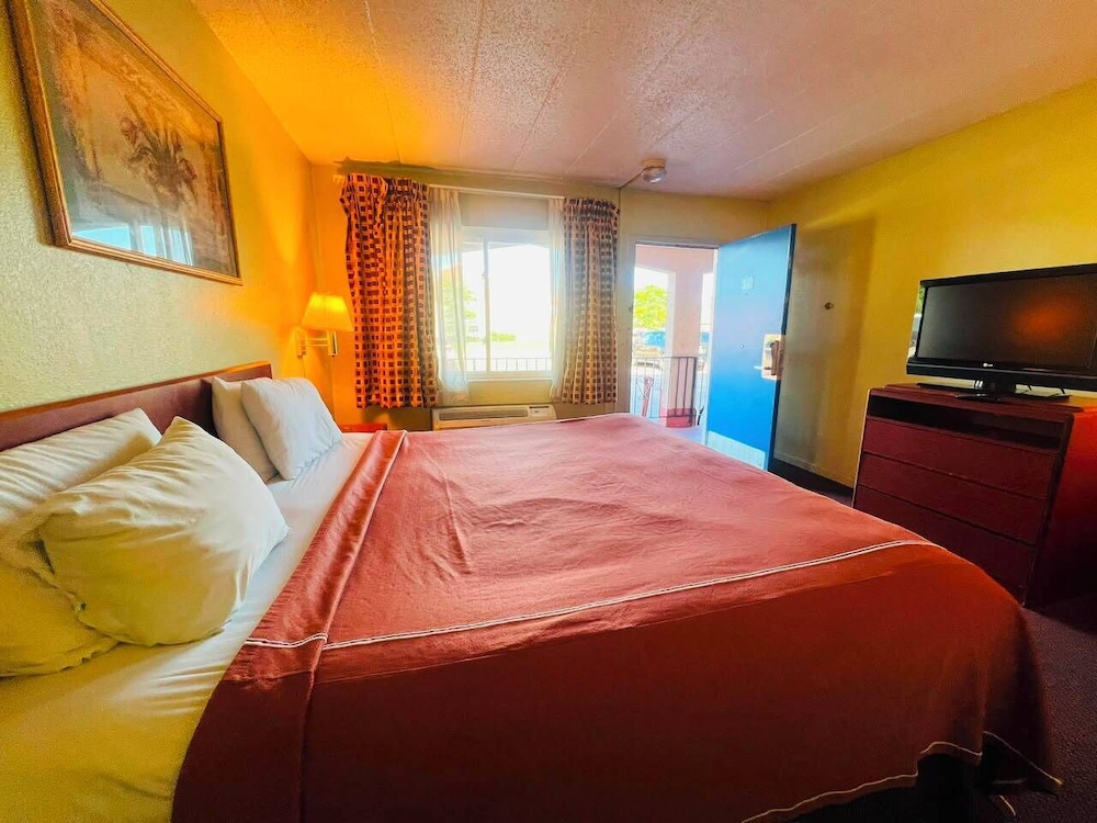 King Bed Non-Smoking, Barrington Hotel Schaumberg Near I 90 4/10