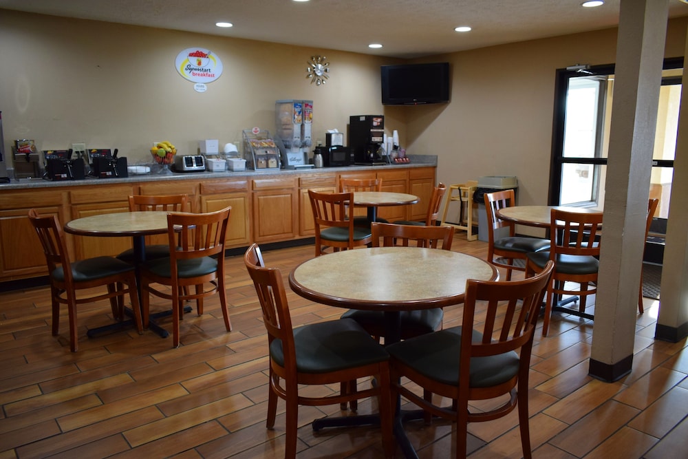 Super 8 by Wyndham Fort Chiswell Wytheville Area 29/33