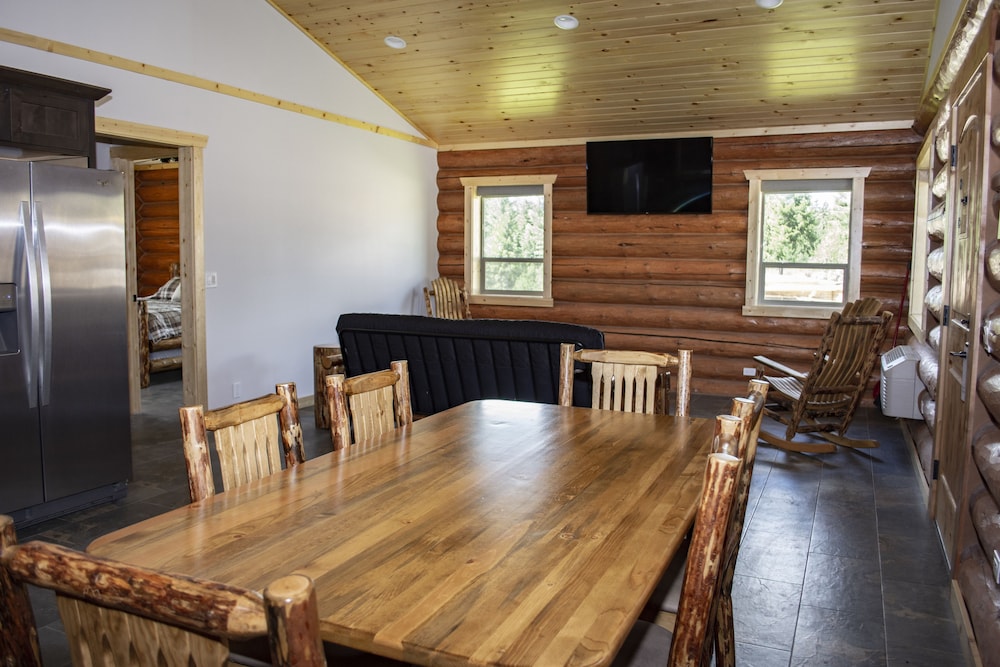Bonners Ferry Log Inn 35/48