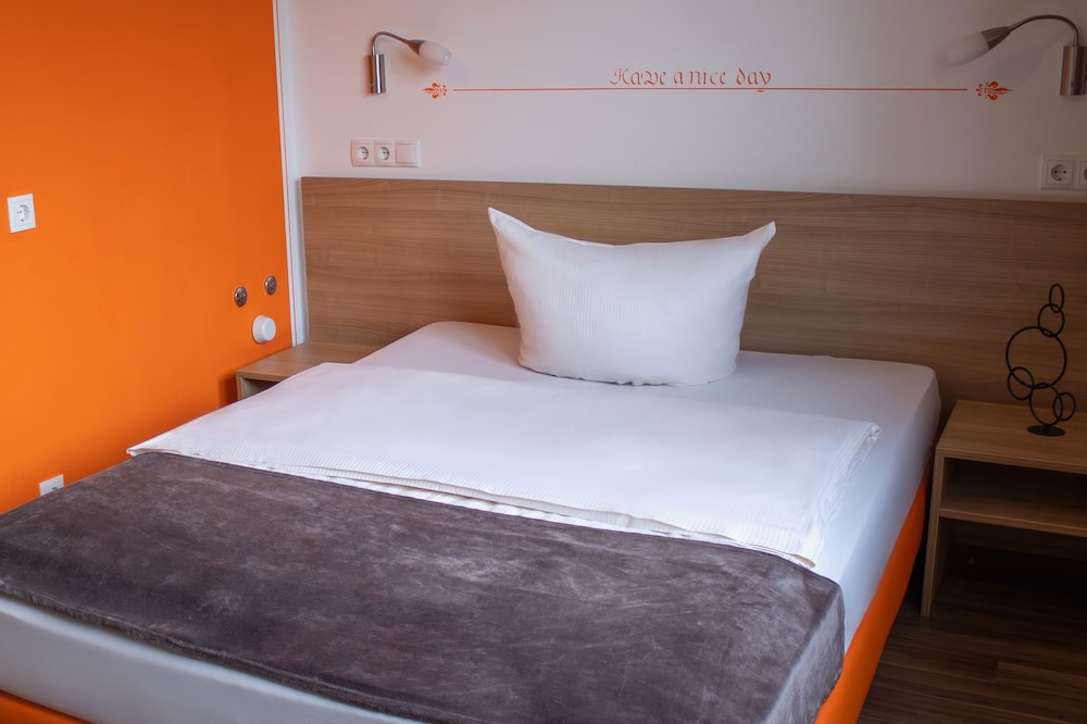 Orange Hotel Und Apartments 15/36