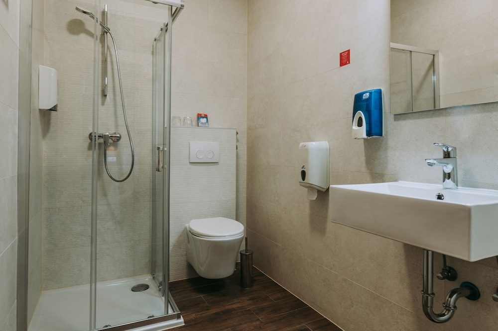 Slisko Hotel 64/66