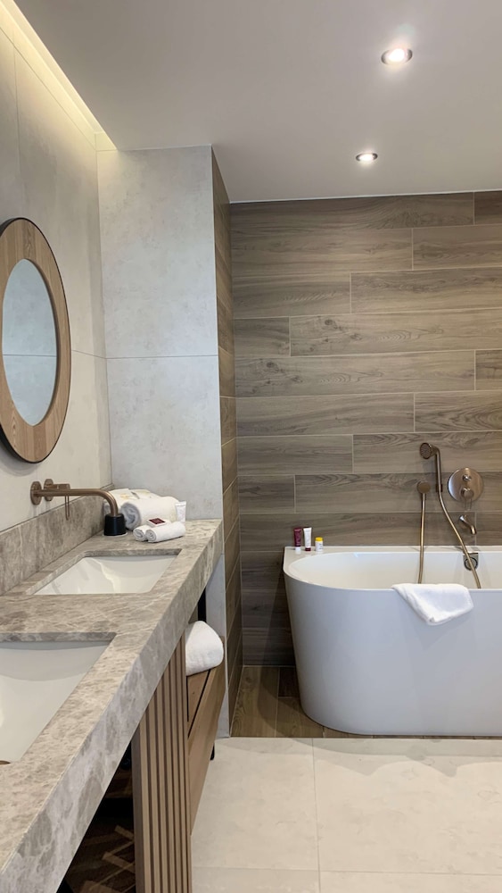 Golden Tulip Lyon Ouest Techlid - Hotel & Spa 22/76