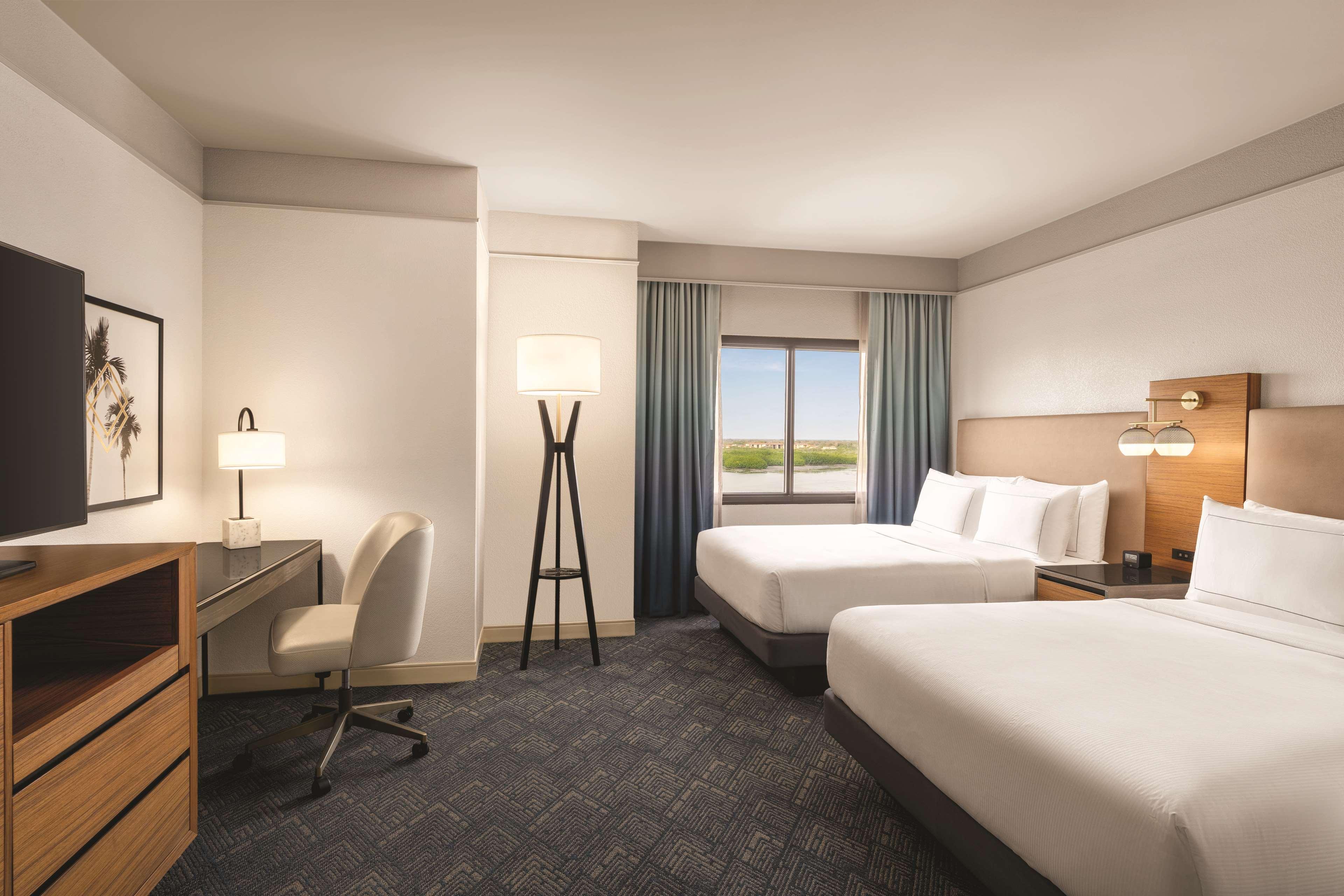 Room, 2 Queen Beds, Bay and Pool View