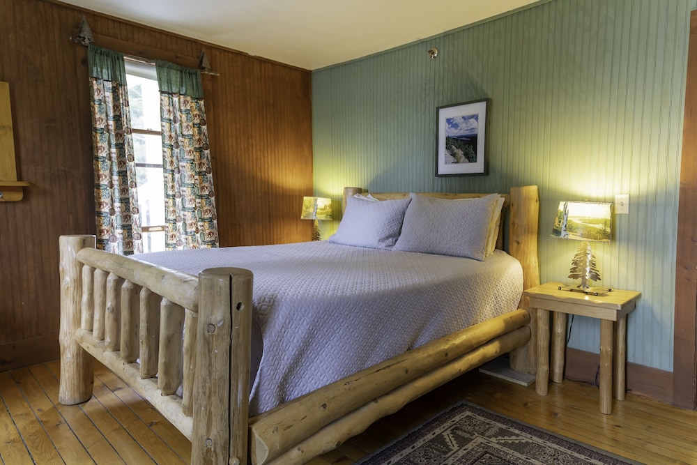 The Woods Inn 23/61