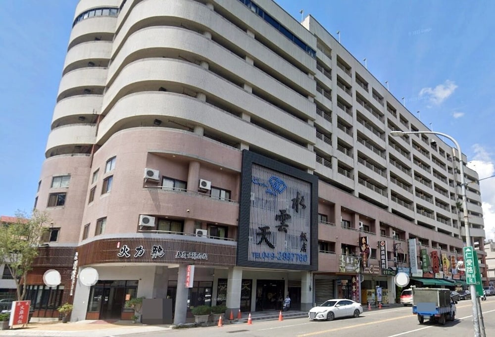 Crystal Hotel 32/35