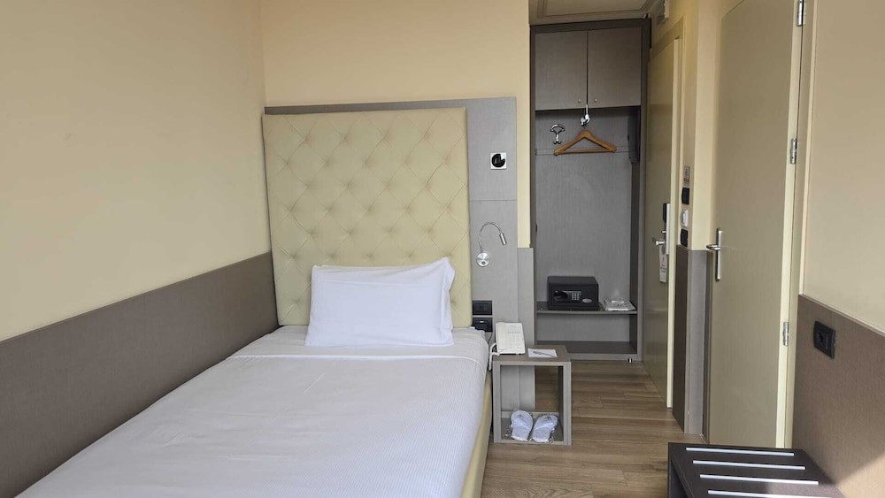 Jr Hotels Bocconi Milano 20/60