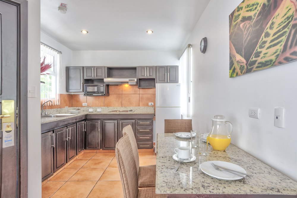 Hotel Suites Cristina 12/69