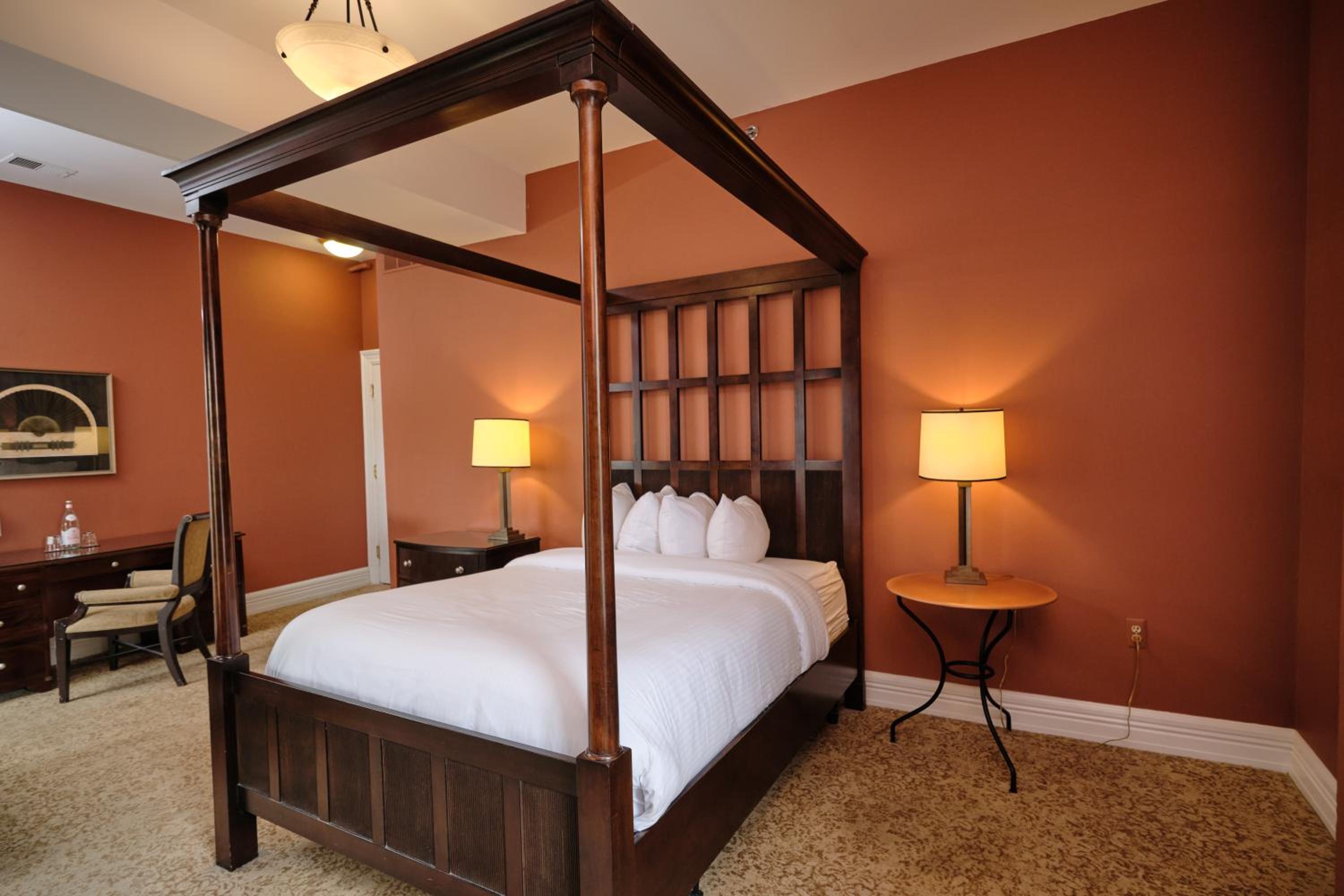 Reh, Executive, Queen Bed