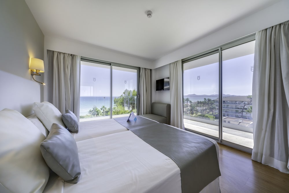 Playa Esperanza Resort 24/82