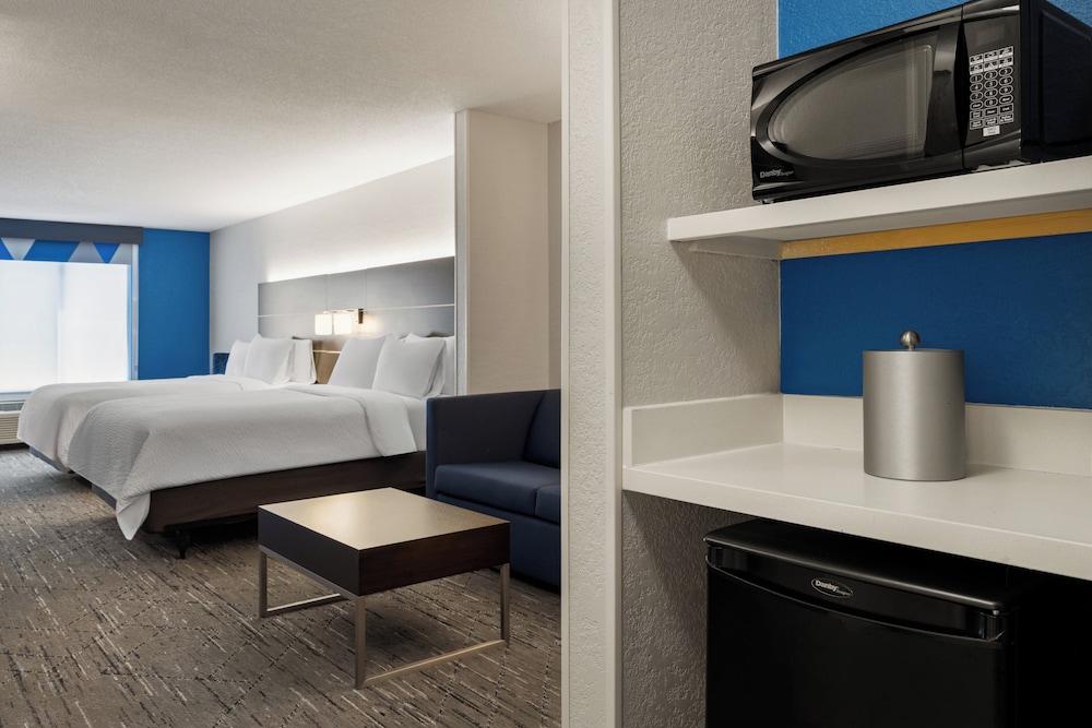 جناح بسريرين كوين مع أريكة، Holiday Inn Express Hotel And Suites Altoona Des Moines 5/5