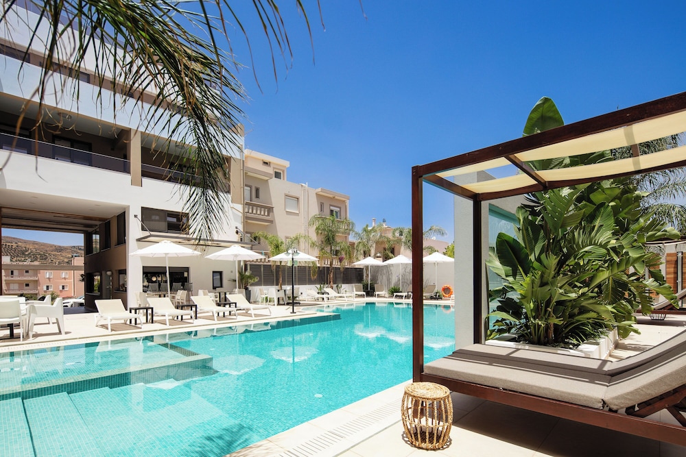 Sapphire Blue Suites 82/87