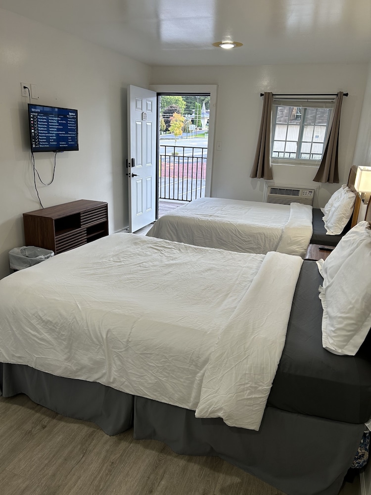 STANDARD, 2 QUEEN BEDS