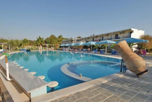 Lintzi Hotel 27/55