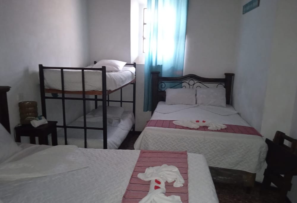 Feathers Hotel And Lounge - Hostel 32/60