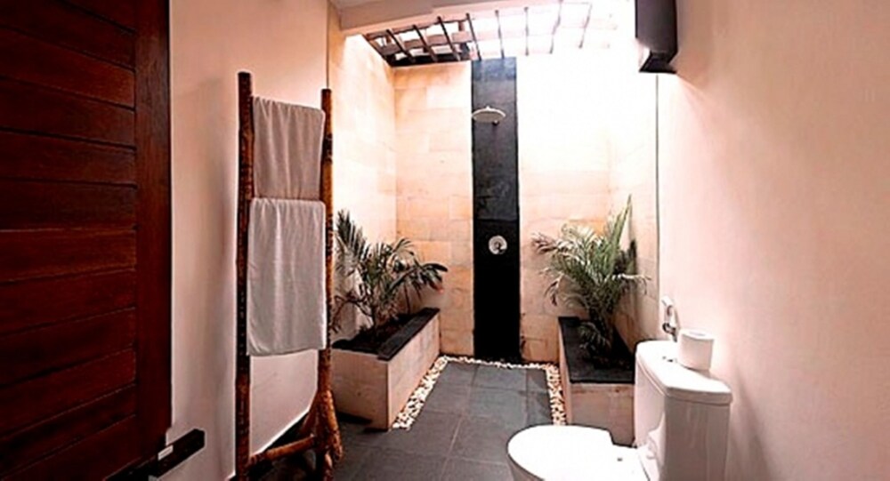 OCEANS 5 DIVE RESORT 37/77