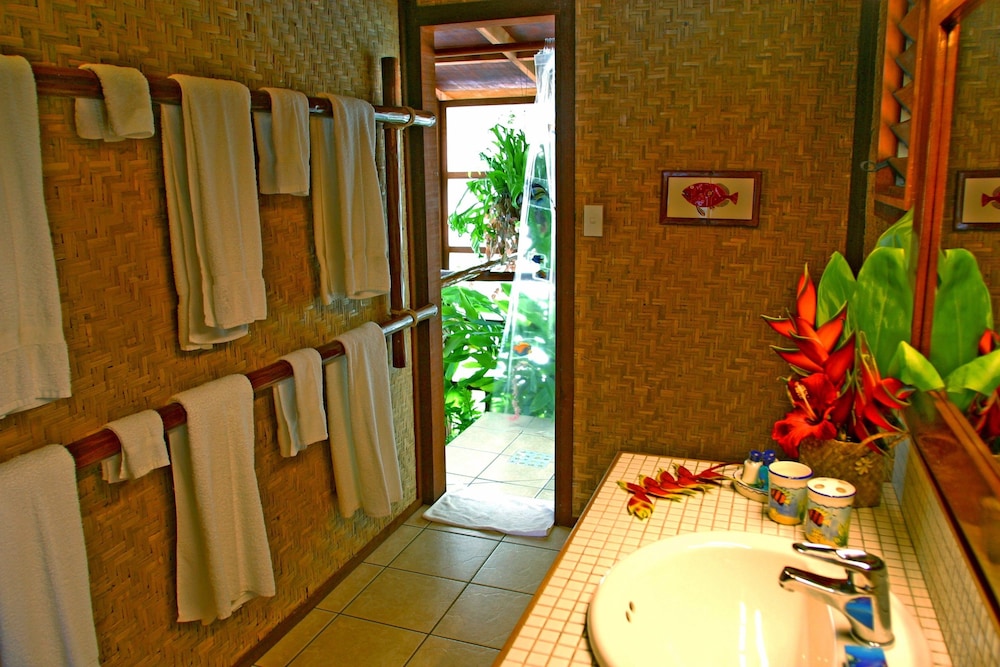 Rarotonga Beach Bungalows 48/50