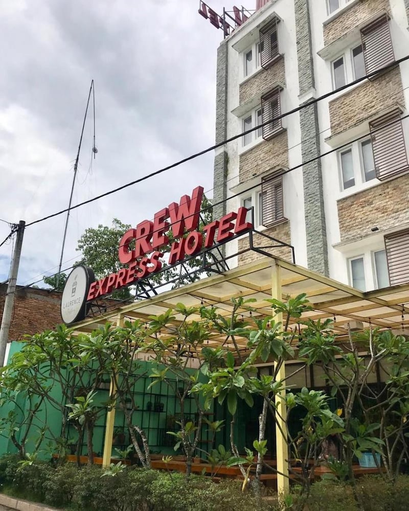 Crew Express Hotel 7/54