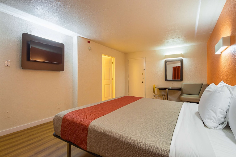 Motel6 Garland, TX - Northeast Dallas 18/43