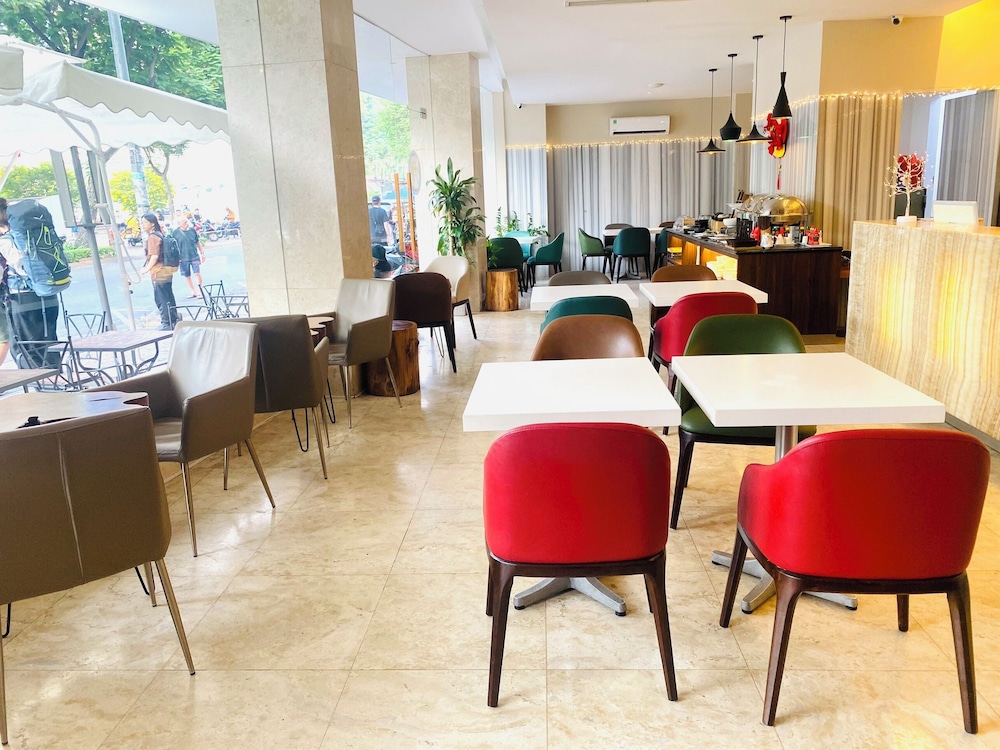 Liberty Hotel Saigon Greenview 34/50