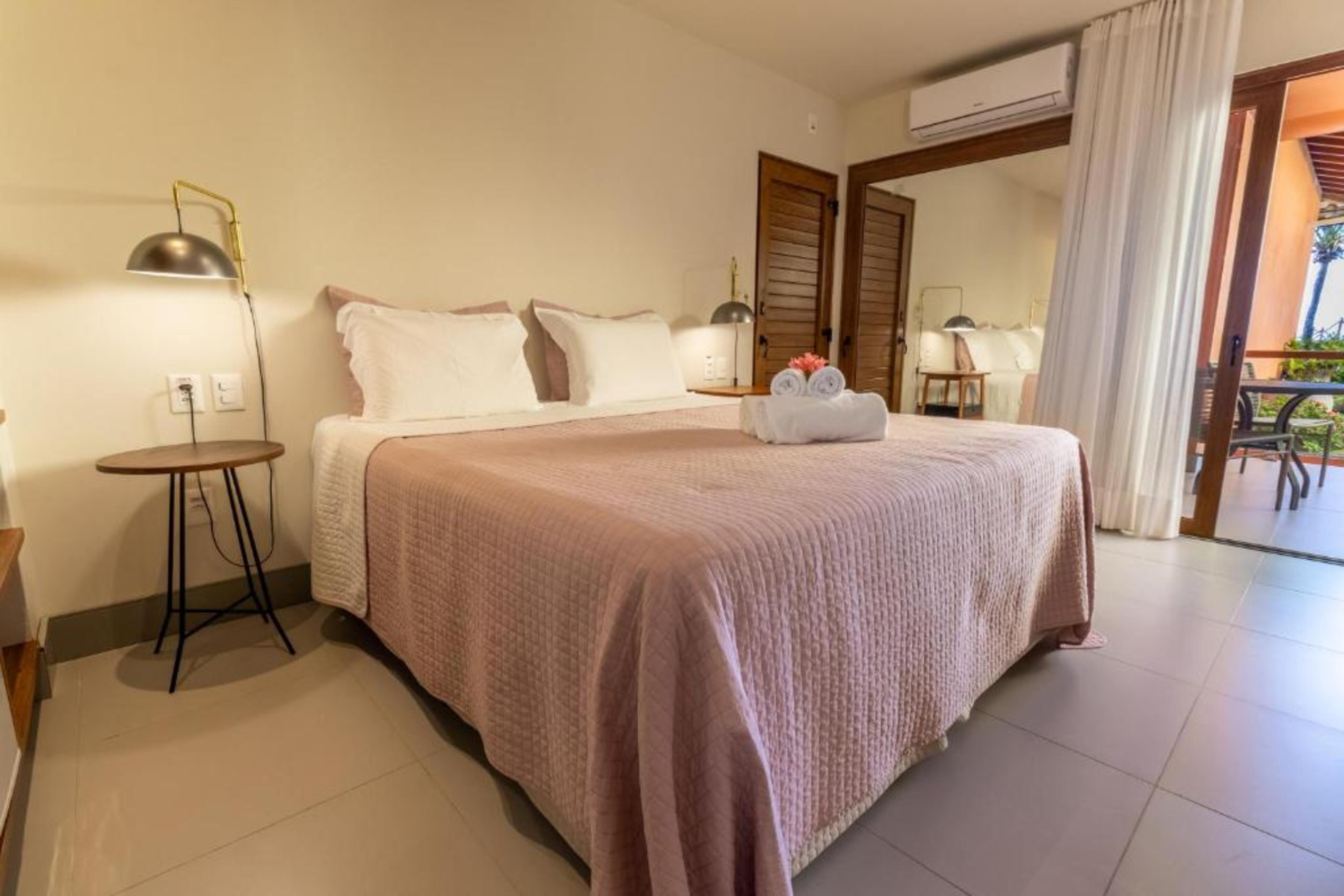 Deluxe, Double Bed, Lateral Side Sea View