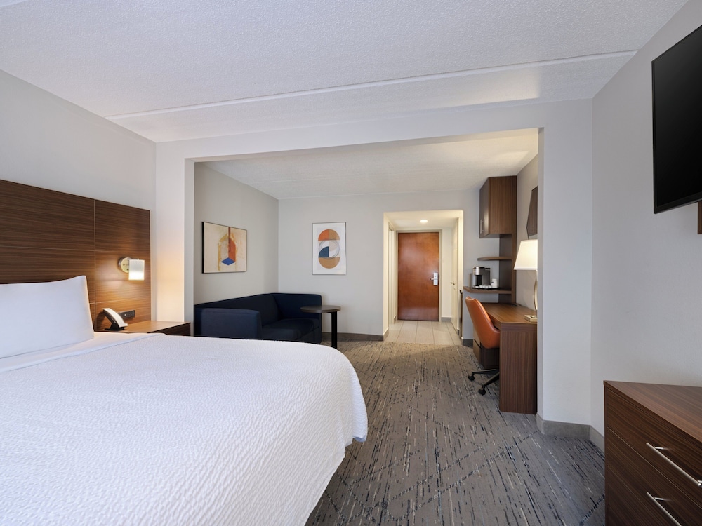 Holiday Inn Express Suites Augusta West Ft Gordon Area 22/69