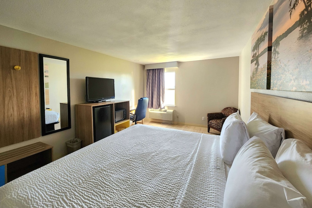 Days Inn by Wyndham Lafayette Scott 5/22