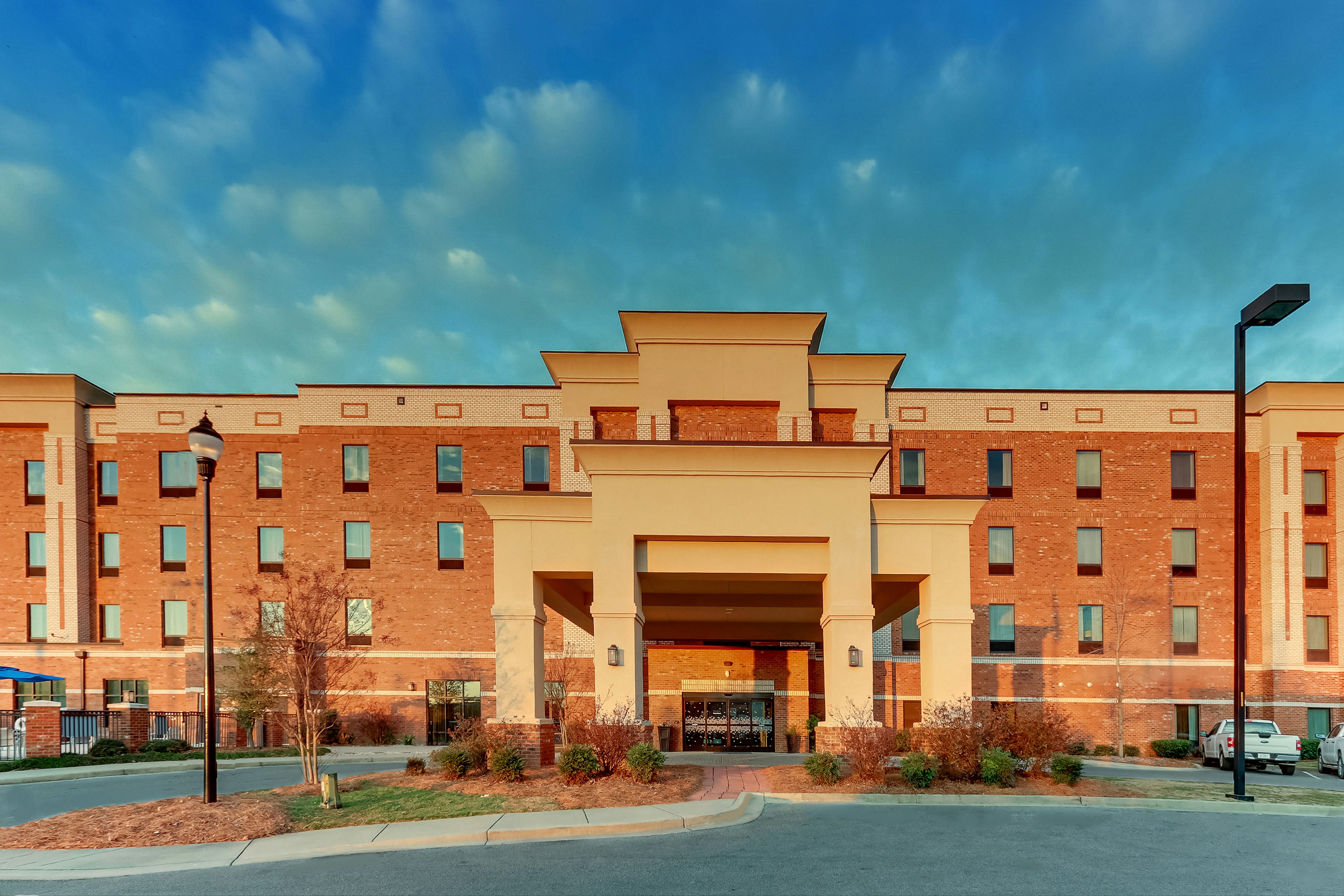 Hampton Inn & Suites Hartsville 8/76