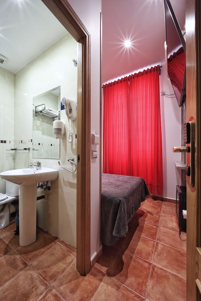Hostal Las Fuentes 65/66