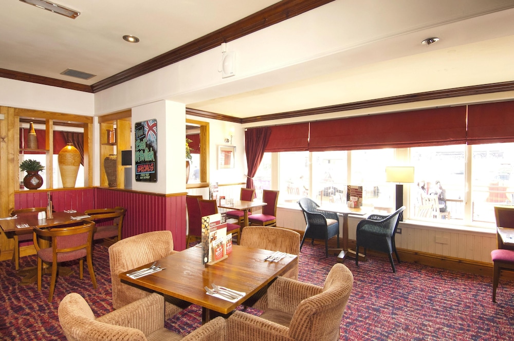 Premier Inn Huddersfield Central 23/36
