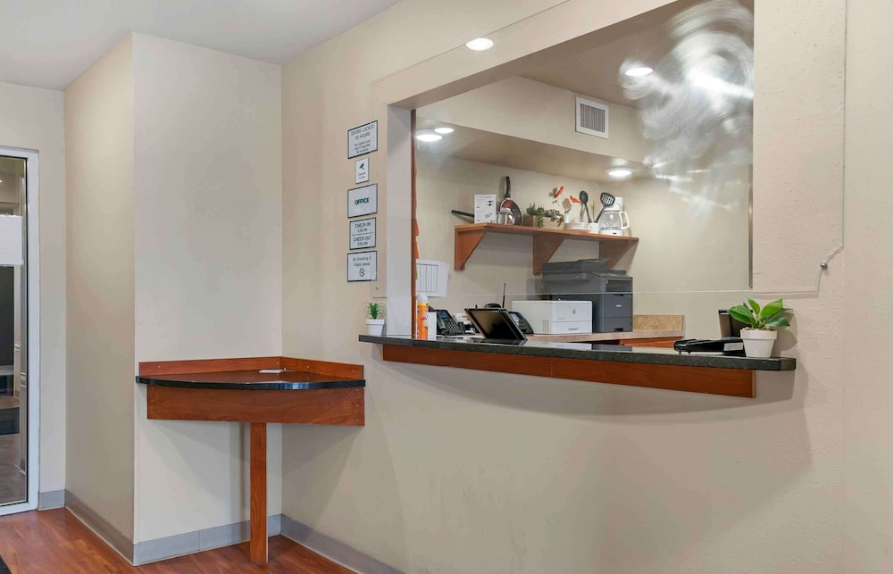 Woodspring Suites Grand Rapids South 7/42