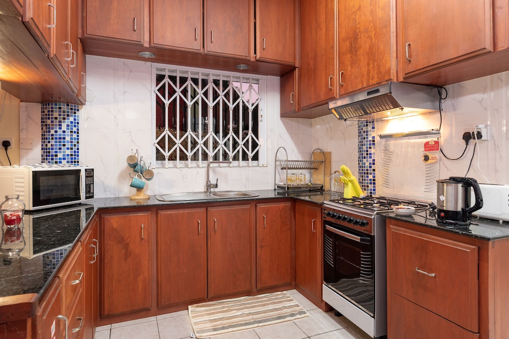 Glacis Heights Villa 3/50