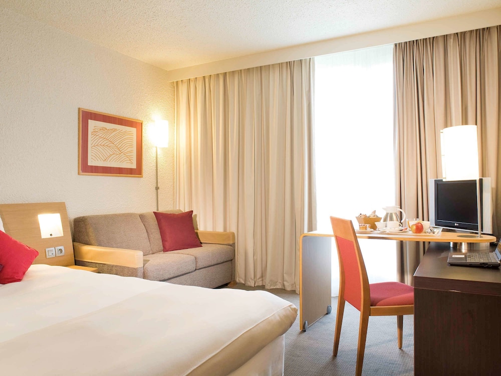NOVOTEL VALENCIENNES AERODROME 16/48